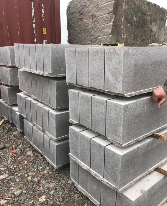 Бортовой камень дорожный