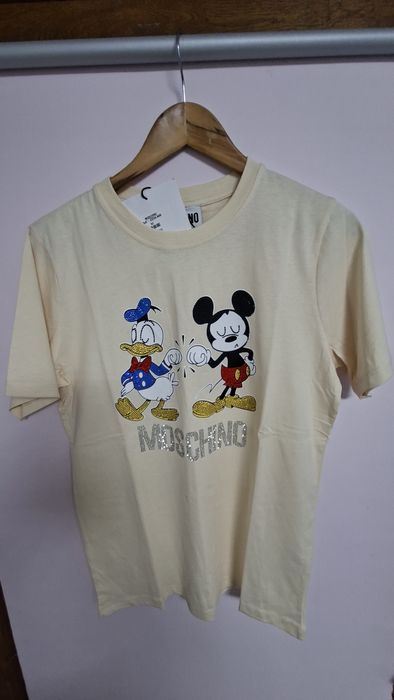 6 Tricouri pentru  damă diferite marimi si culori.