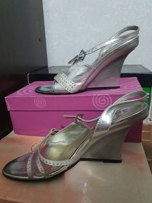 отдам женскую обувь