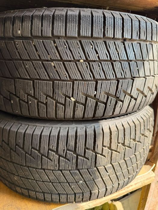 Продам шины размер 245/45R18