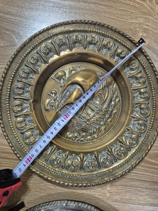 винтидж месингови релефни стенна чинии "Jenny Jones".