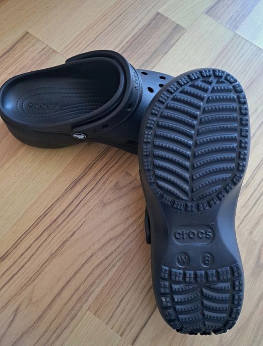 Vand crocs noi, doar probați mărimea 39