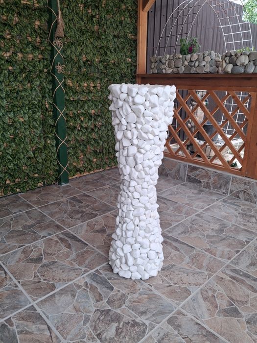 Ghivece din beton cu piatră