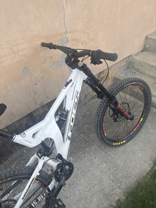 Bicicleta downhill 2015