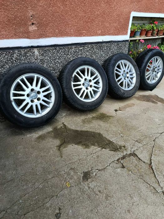 Джанти с автомобилни гуми