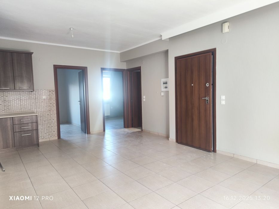 ПРОДАВА Апартамент на първи етаж ,над партер, в Паралия Офринио