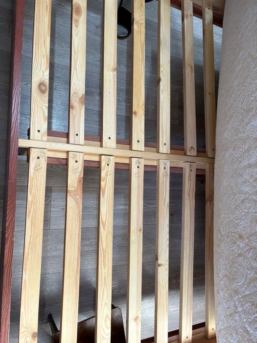 Продается кровать 2*1,6 с матрасом