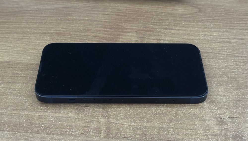 Продам iPhone 13 128Гб