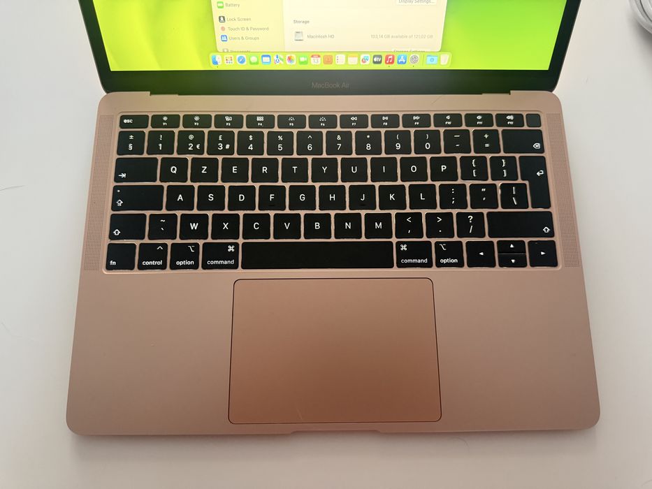 Apple MacBook AIR 2019, i5, true tone