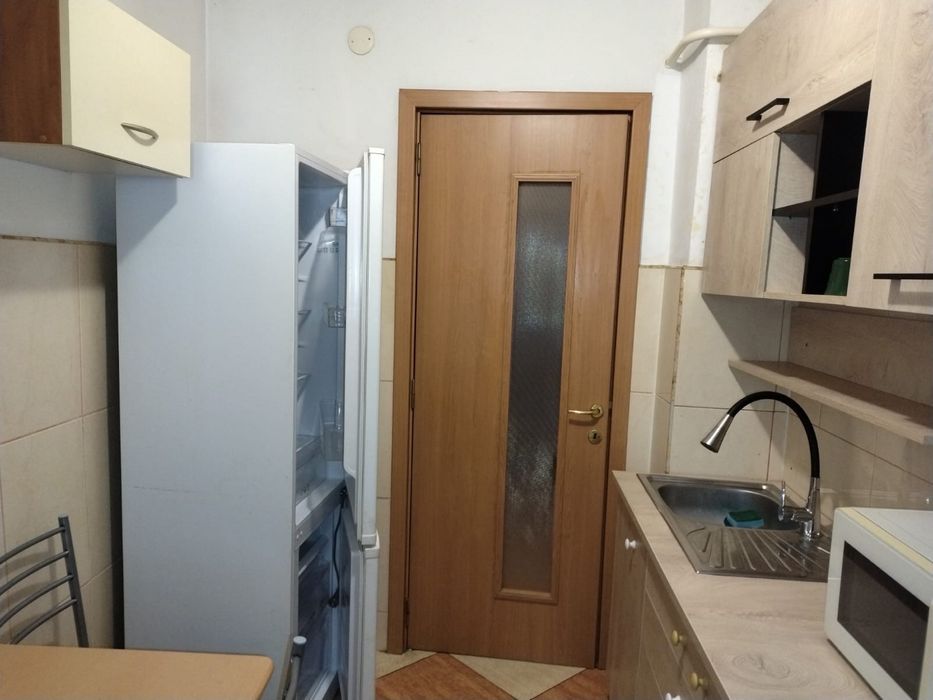 Inchiriez apartament. 2 camere, parter, piata Nord