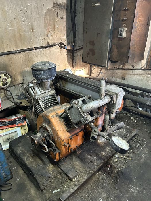 Продам компрессор поршневой воздушный