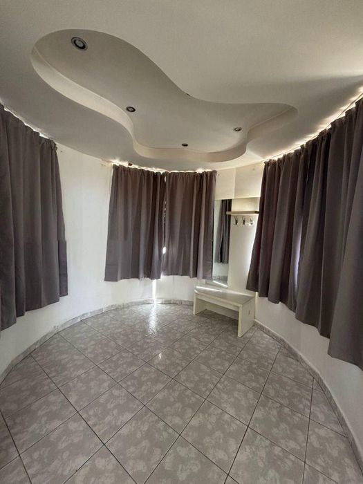 Дава се под наем Къща в Божурище - 265 кв.м за 1495.83 € - Снимка #2