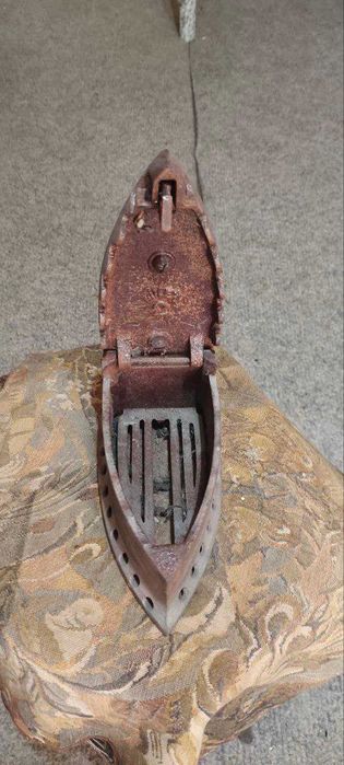 антикварный утюг