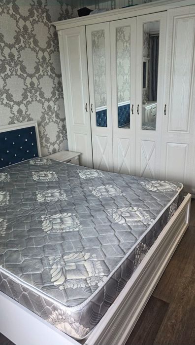 Продам спальный гарнитур.
