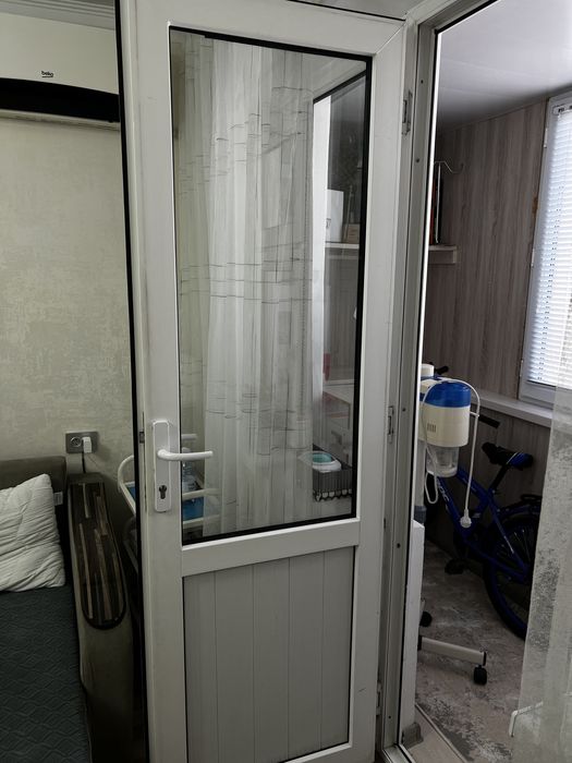 Пластиковые дверь