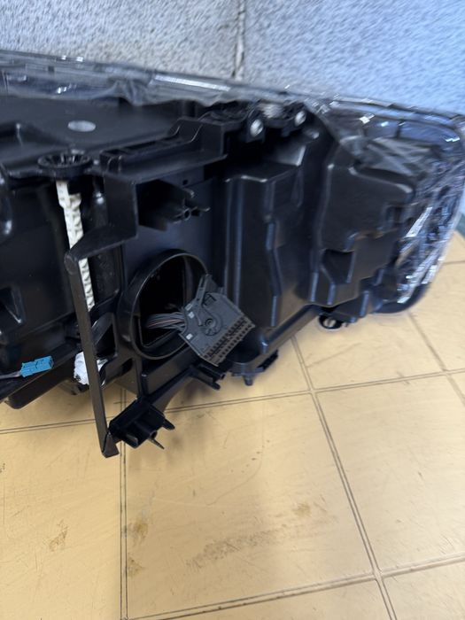 Продавам фарове full led завиващи за BMW G30/31
