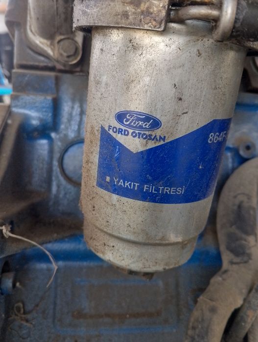 Ford motor yurib turgan
