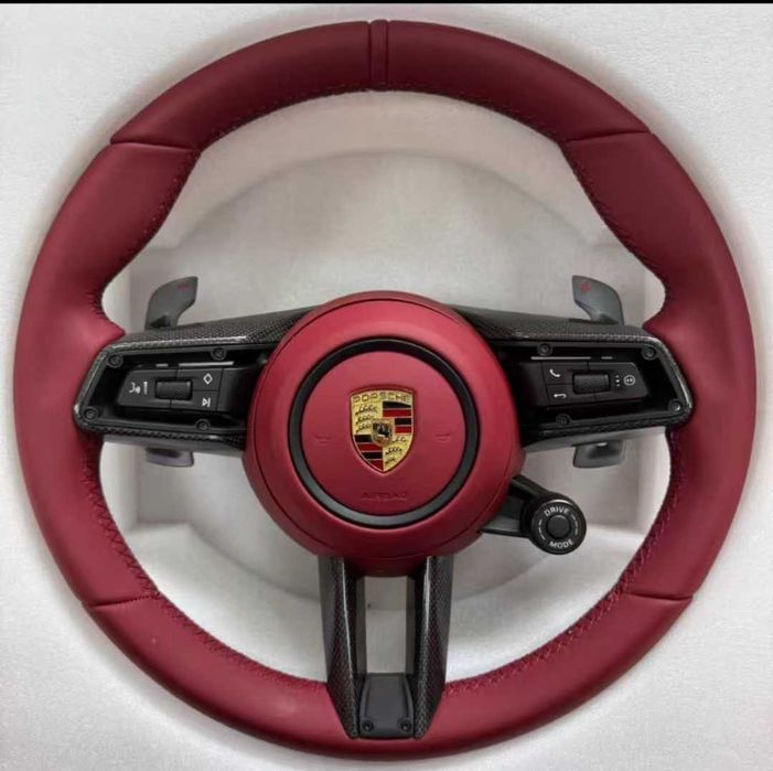 Porsche спортен карбонов волан с червена кожа и Drive Mode селектор