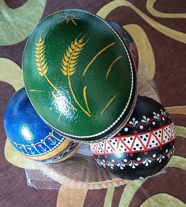 Ouă de struț pictate