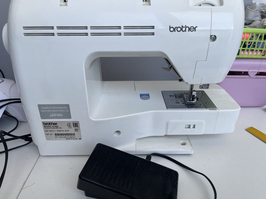 Швейная машинка и оверлок