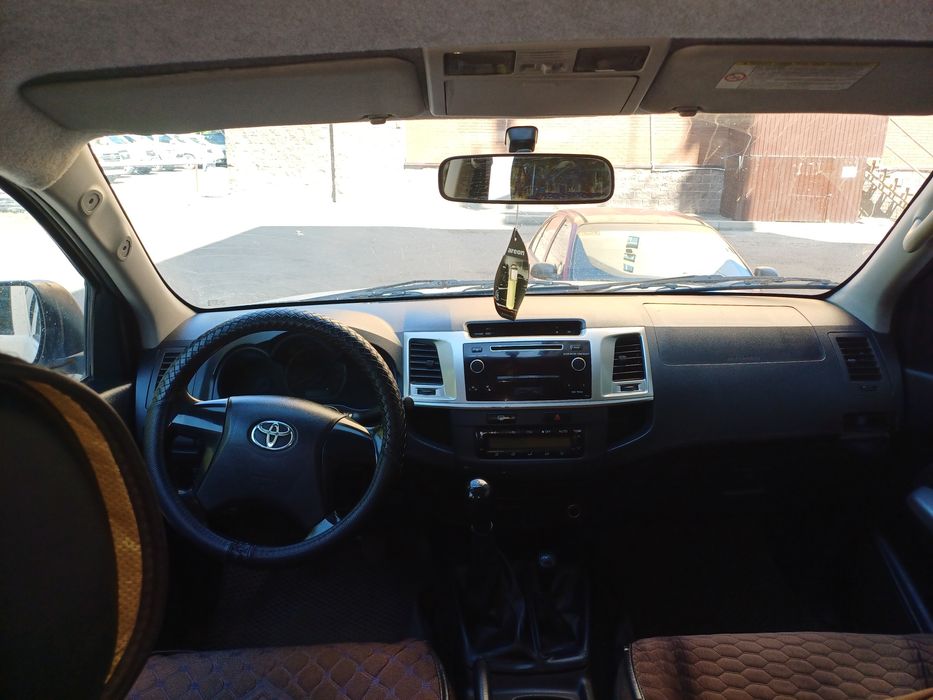 Тойота Хайлюкс 2014