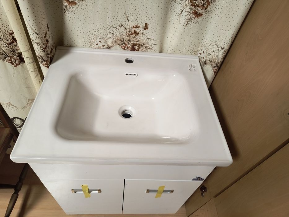 Голям ПВЦ шкаф за баня