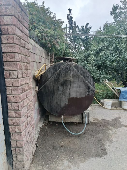 Продам ёмкость для воды 3 куба.
