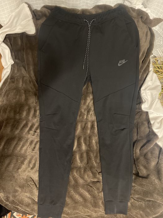 Продавам Nike Tech