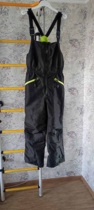 Зимний полукомбенизон черный 134-140 см