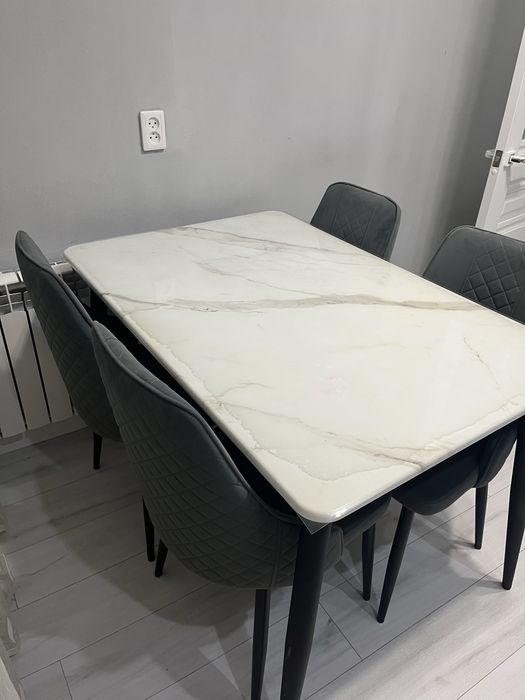 Кухонный стол с креслами