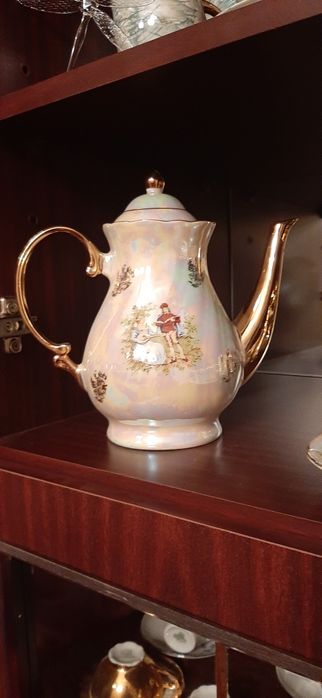 Продаю блюда и чайный сервиз Мадонна -6 персон перламутровый