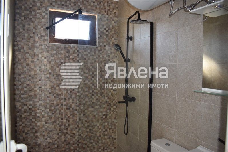 Агенция Явлена продава готова, едноетажна къща с п