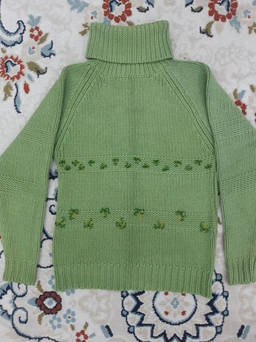 Продам тёплый свитер.