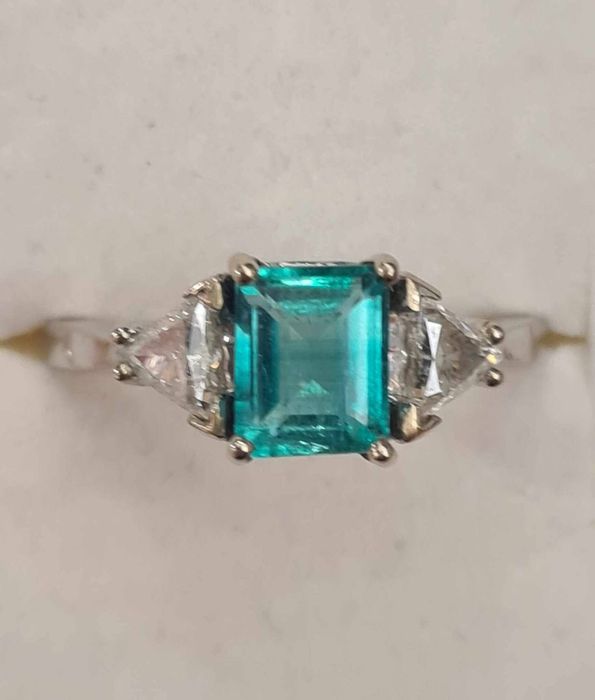 Inel din aur alb 14k cu smarald si diamante naturale, IAU555