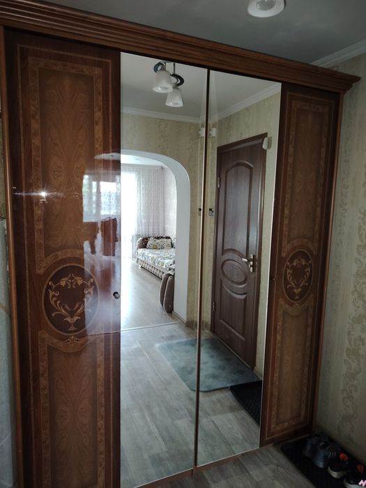 Продам шкаф прихожую.