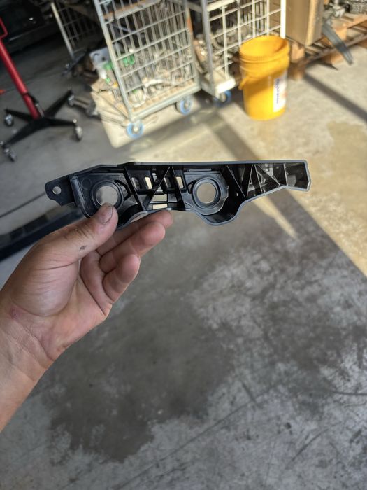 преден десен водач за броня за Audi A6 C8