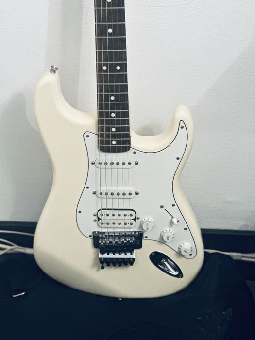Chitară electrică Fender White Stratocaster