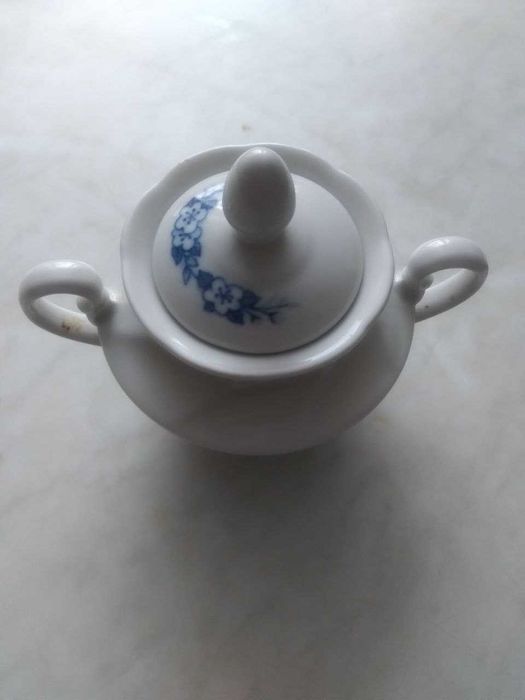 Сахарницв и завврной чайник