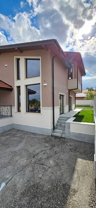 Продава се Къща в Пловдив, Кършияка - 253 кв.м за 2500 €/кв.м - Снимка #1