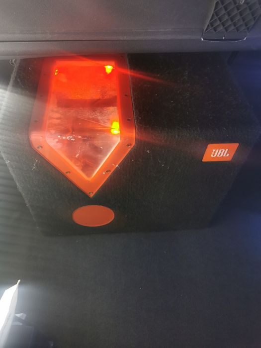 vând subwoofer auto