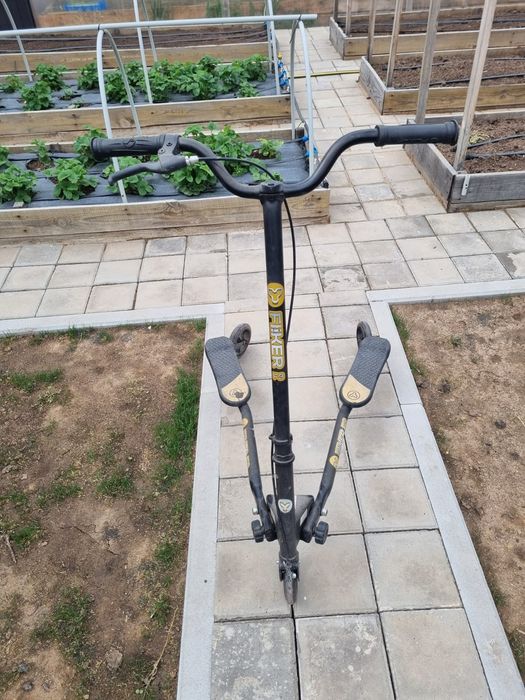 Продам самокат инерционный