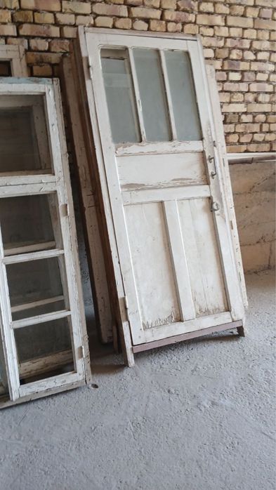 Эски эшик ва ойналар