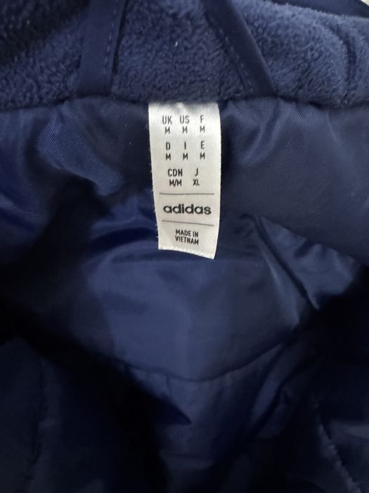 Куртка адидас.