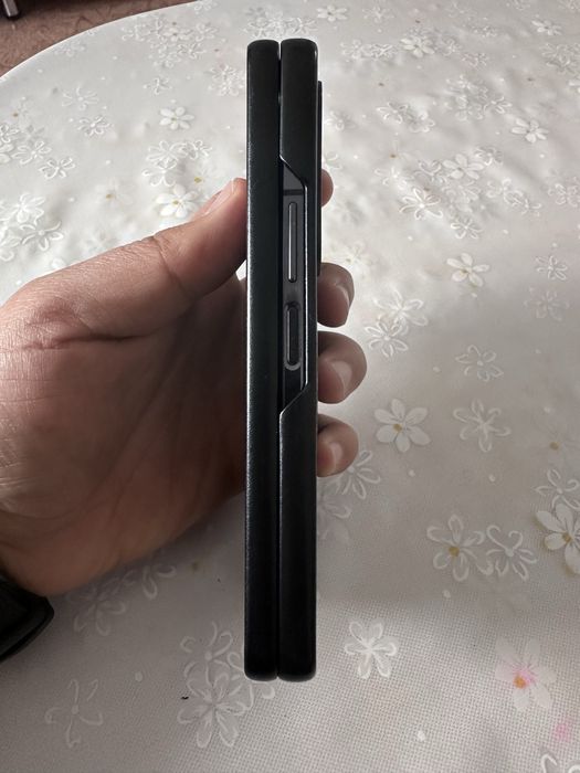 Продам Z FOLD 5 на 512г. Состояние 10/10