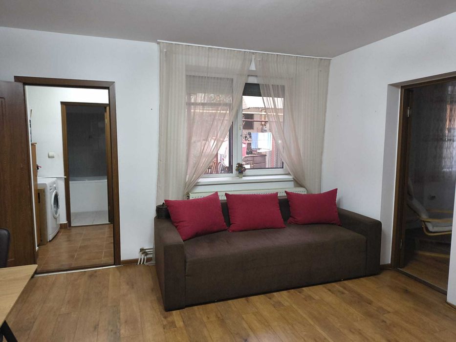 Inchiriez apartament la curte cu Dormitor+CameraZi ULTRACENTRAL