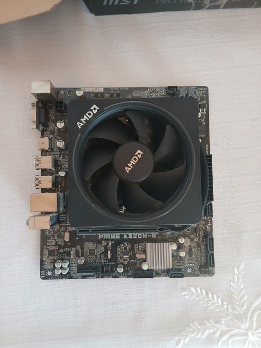 Vând placa de baza împreună cu procesor si cooler