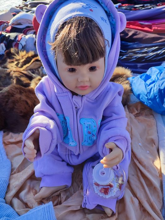 Продам куклу красивую