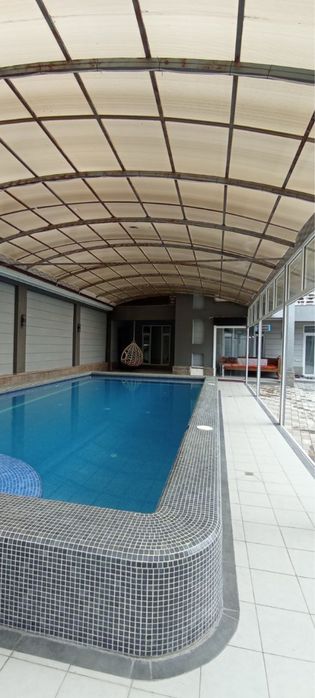 Baseynni yopib turgan oyna temirlar sotiladi