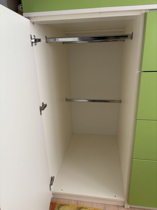 Vand pat supraetajat cu spatii de depozitare