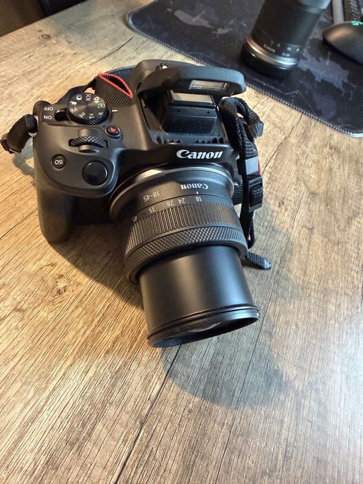 Vand Kit Canon EOS R50 cu 2 obiective (18-45mm, 55-210mm)